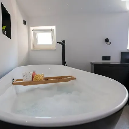 Apartment Mezza Luna: Chic Split